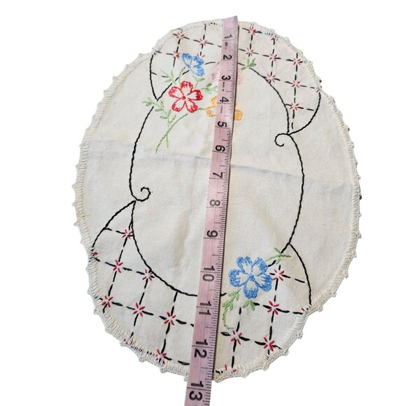 Vintage Hand embroidered Lace Detail Oval shaped napkin table linen handkerchief - Picture 9 of 11